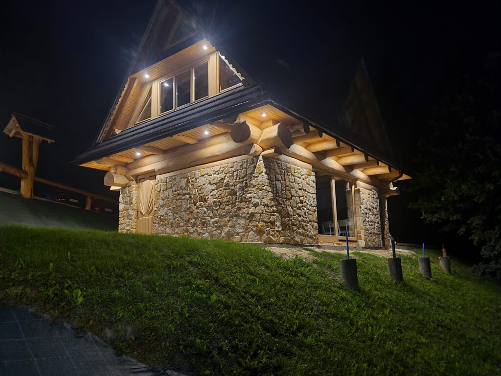 Kamień elewacyjny płytki dzikówka na dom ściany elewacje z kamienia naturalnego