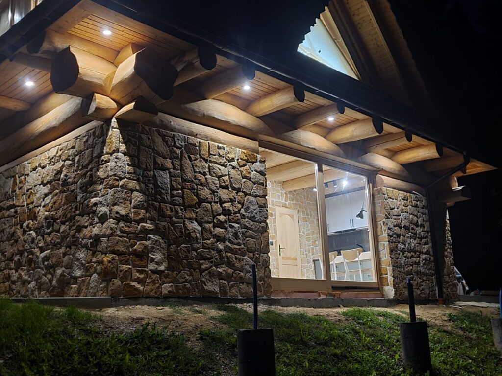 Kamień elewacyjny płytki dzikówka na dom ściany elewacje z kamienia naturalnego