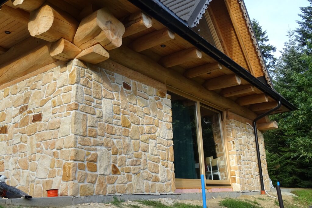 Kamień elewacyjny płytki dzikówka na dom ściany elewacje z kamienia naturalnego